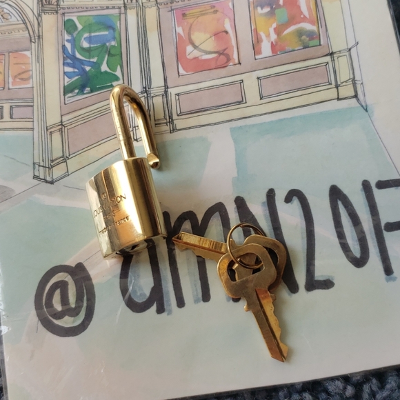 Louis Vuitton Lock & 2 Keys - LV Padlock - Picture 3 of 7